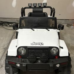 🚙✨ Child’s White Jeep Electric Ride-On Car – Like New! ✨🚙