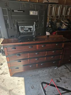 Dresser set