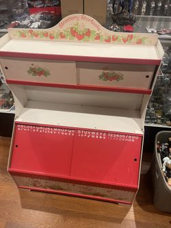 Up for sale is this rare Vintage Strawberry shortcake Ultra Rare Toy Box.
