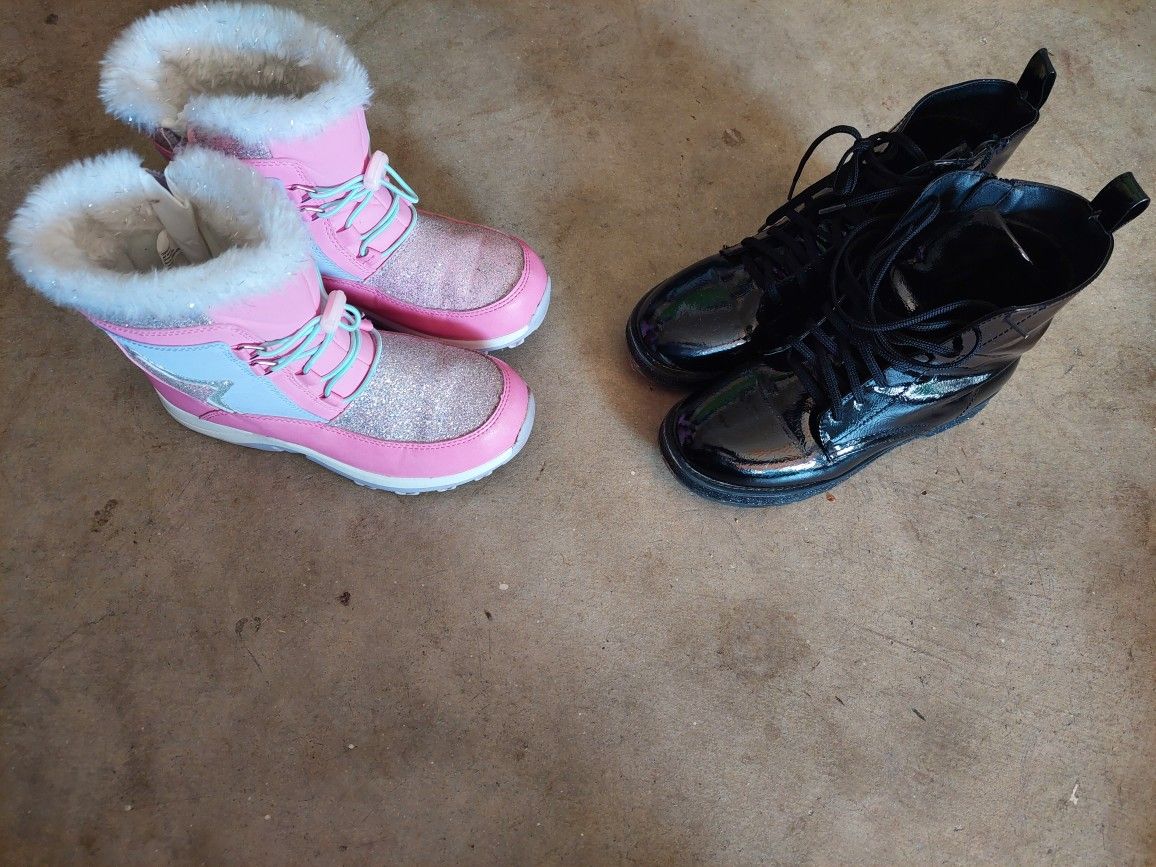 Girls Pair Of Boots Or Shoes Sized 2