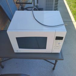 ****VERY CLEAN MICROWAVE FOR SALE****GREAT CONDITION****WORK GREAT****