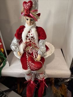 Cynthia Rowley Elf Shelf Sitter