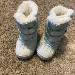 Kids size 5 Snow Boots