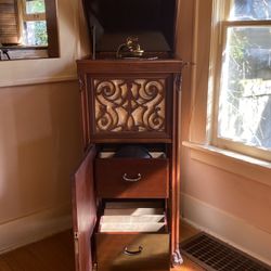Antique Mahogany Edison Victrola
