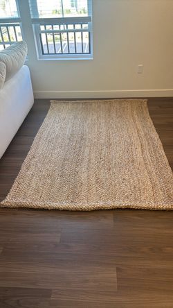 New rug ( living spaces ) 5x9