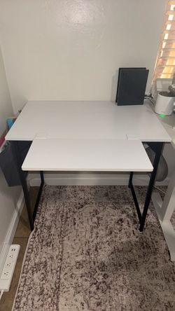 White Desk with Metal Frame 32 Inch
