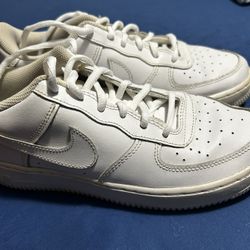 Nike Air Force One Size 6.5Y Athletic Shoes 