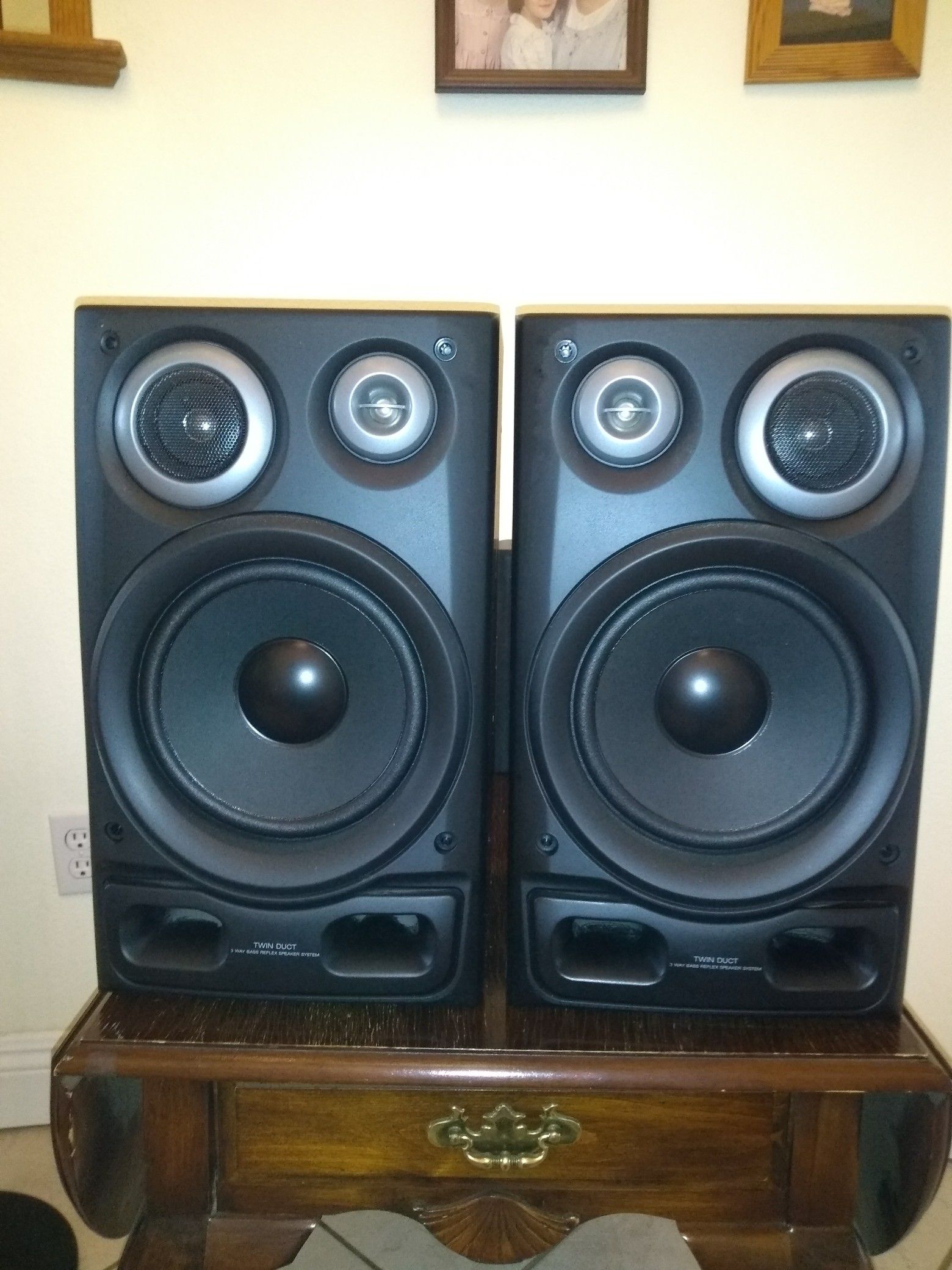 Aiwa speakers