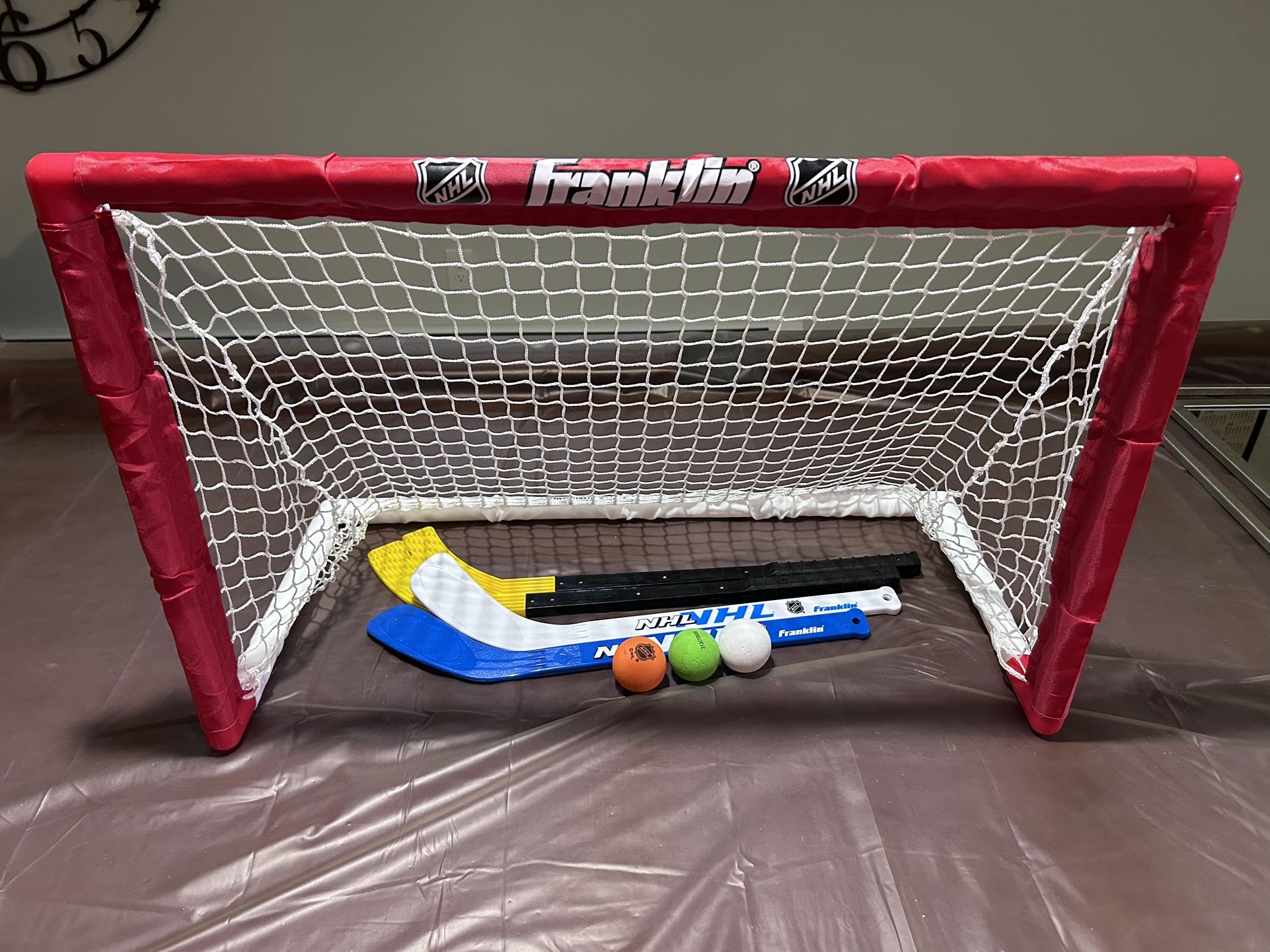 Kids Indoor Knee Hockey