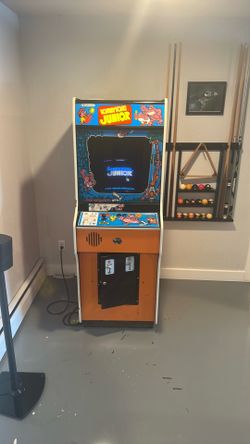 1982 Original Nintendo Donkey Kong Jr. Arcade Cabinet - All Original Pieces
