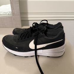 Men’s Nike Shoes (Size 10)