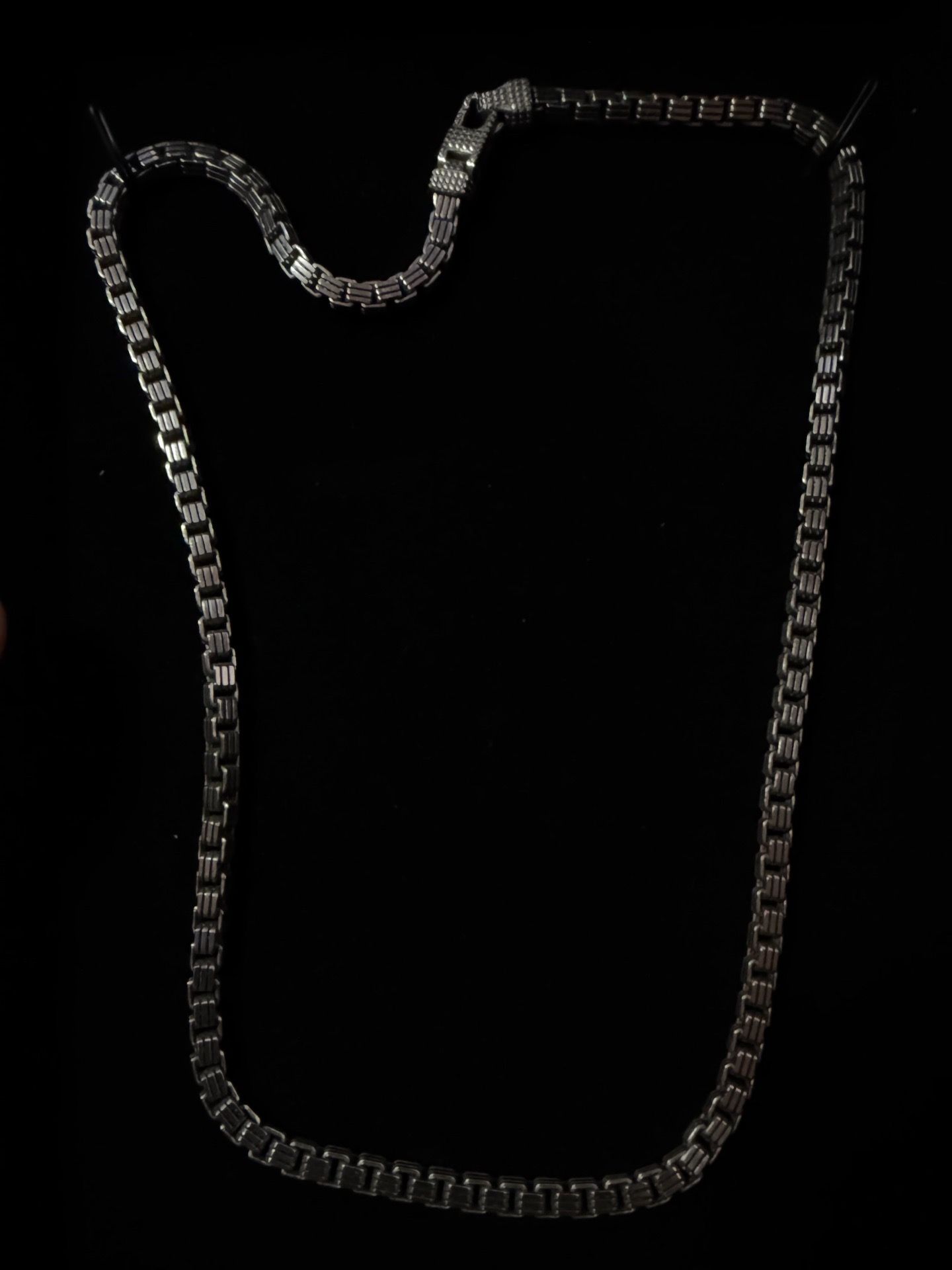 Heavy silver box chain