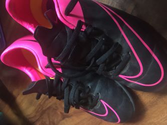 Black and pink Nike girls shoes sz 2 1/2