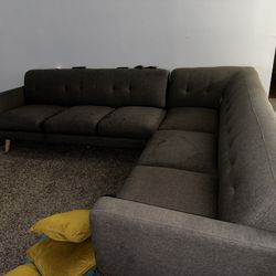 Sectional couch 