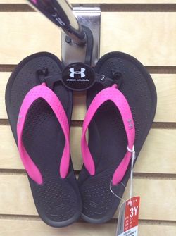 Nwt under Armour 3y flip flops