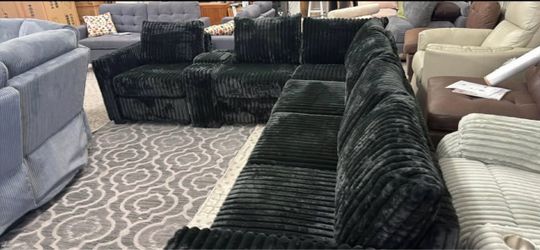 New Sectional Couch with USB Console! Free Delivery 🚚!