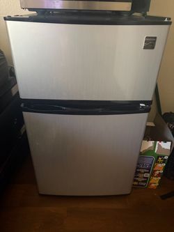 Kenmore mini fridge with freezer