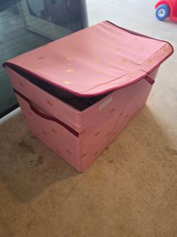 Toy storage box and toys
