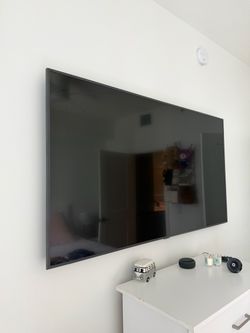 65” Samsung tv+ Apple TV