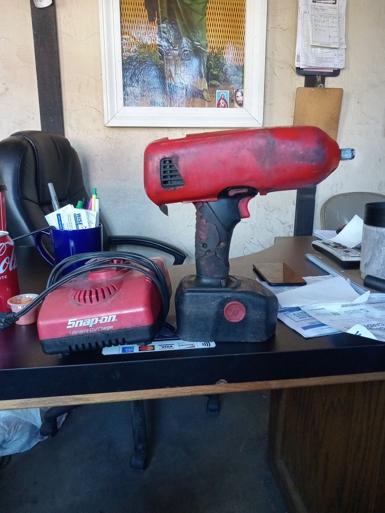 Impact Snap-on 1/2. Battery and Charger