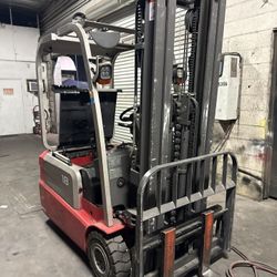 Forklift 