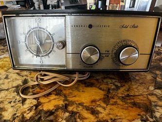 Vintage GE Clock Radio