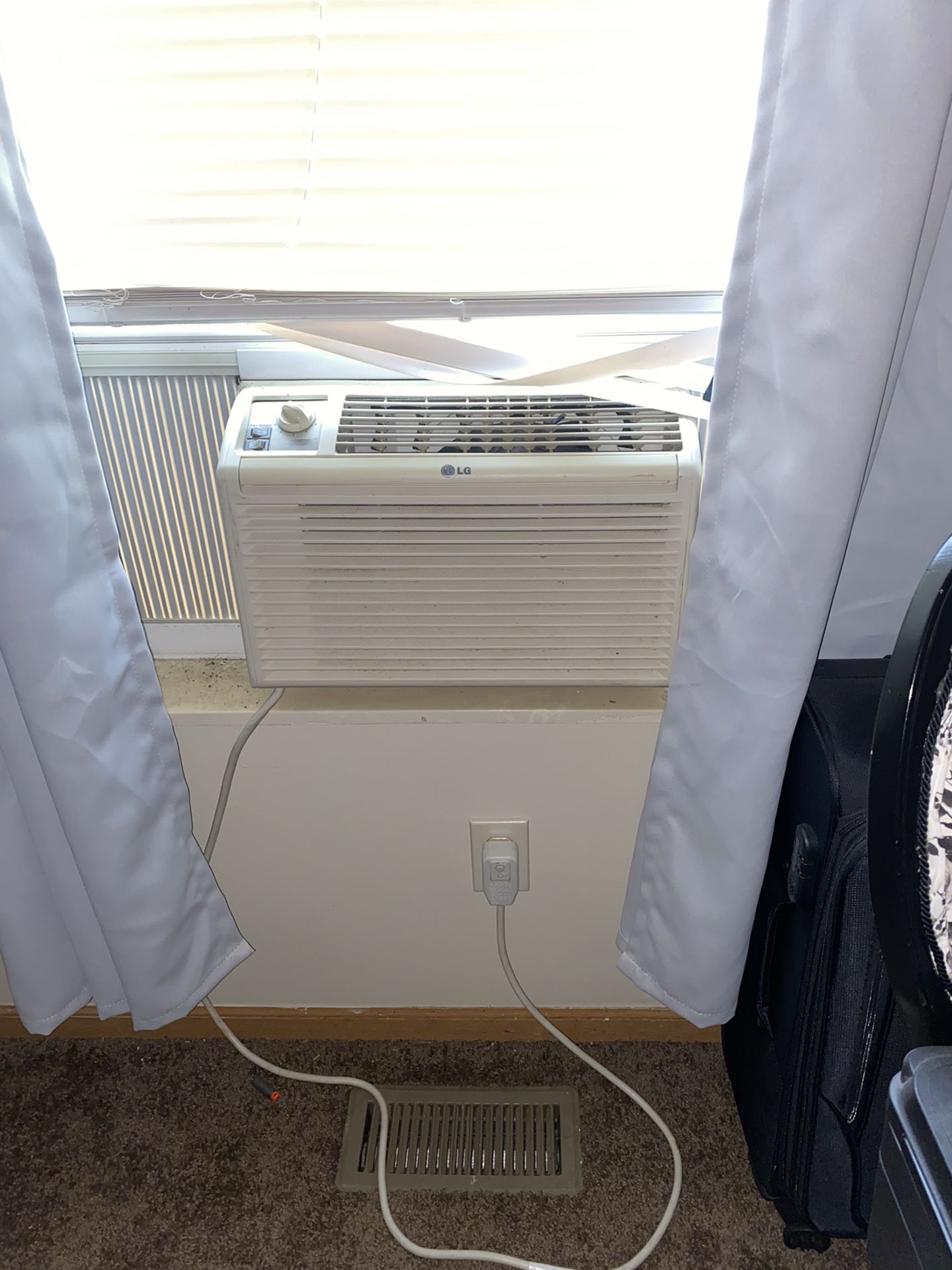 Small air conditioner 