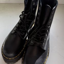Dr. Martens 1460 Pascal Max Platform Boots – Women’s 8