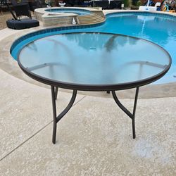 28h 45w Metal and Glass Outdoor Table
