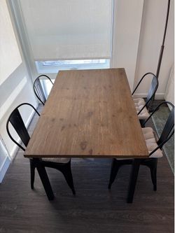 Dining Table & 4 Chairs