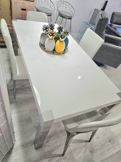 Glossy White DINING TABLE/ MESA DE COMEDOR BLANCO BRILLANTE (Chairs NOT included) 🔥🔥 NEW!!!