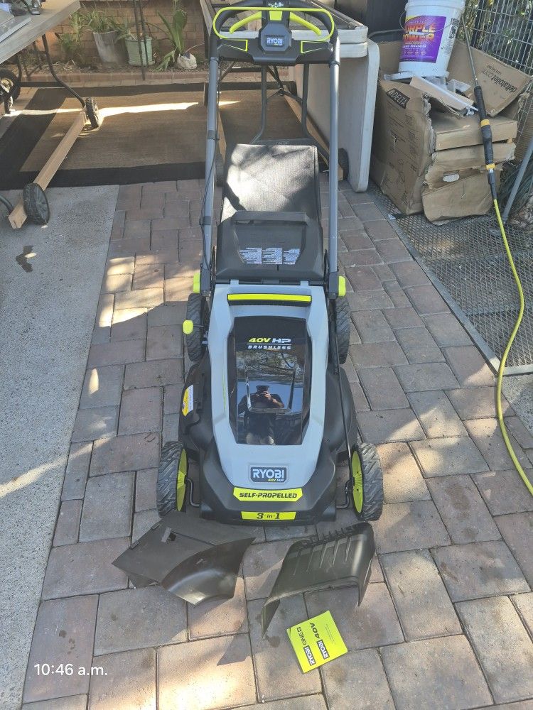 RYOBI 40VOLT SELF PROPELLE LAWN MOWER  NEW CONDITIONS Tool Only No Batery No Charger