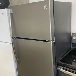GE Top And Bottom Refrigerator