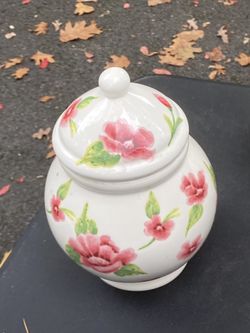 SET OF 2 BEAUTIFUL IDENTICAL  DECOR JARS WITH LIDS