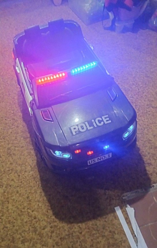 Eunjoy 12v Ride On Police Vehicle w/Lights and Sounds