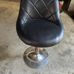 4 Sillas. Ajustables.  Negras 