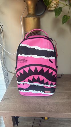SHARK CENTRAL DUALITY TEAR BACKPACK