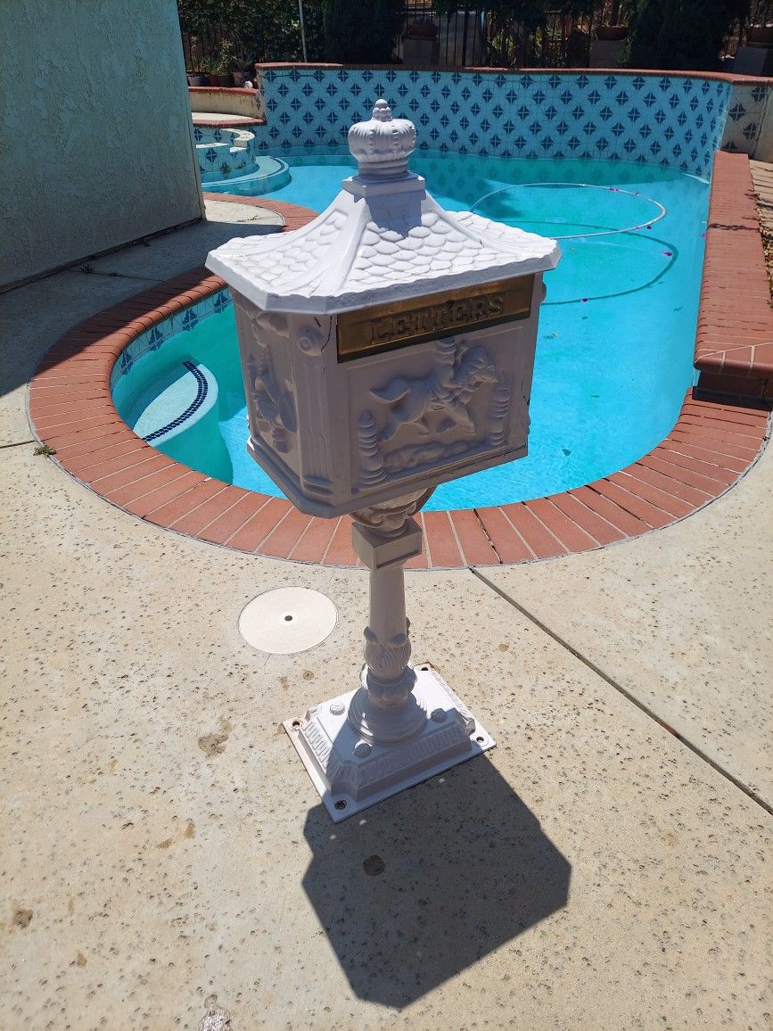Post Mounted Mailbox