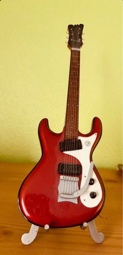 Guitar figure stand for decoration