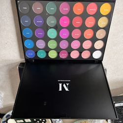 New In Box Morphe In Box 35B