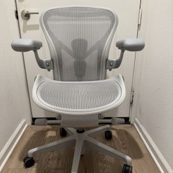 Pre Owned Herman Miller Aeron Remastered Size A Fully Loaded Office Chair In Mineral 