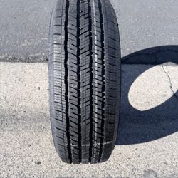 (1) 255/70R16 Bridgestone Dueler 
