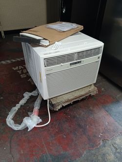 Frigidaire 15,100 BTU window air conditioner  and side panels