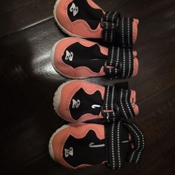 Dog Shoes "Shop
Adventure Boots – Pink"