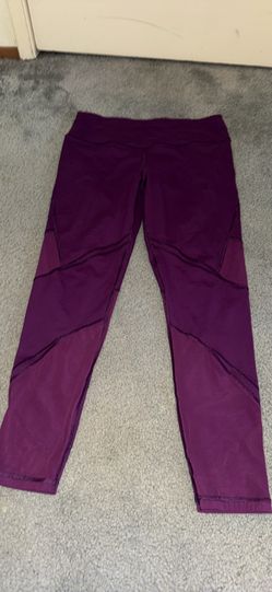 Brand new women’s Victoria’s Secret activewear knockout leggings + mesh cutout (size large)