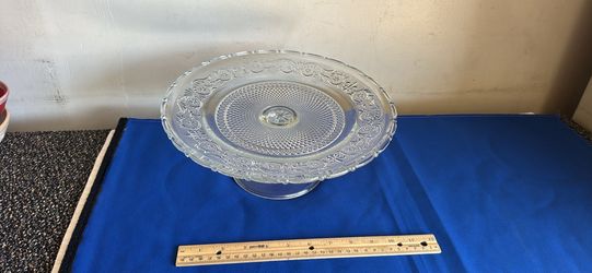 Glass cake holder