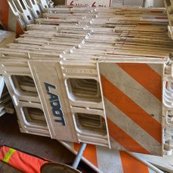 58 Folding Barricades