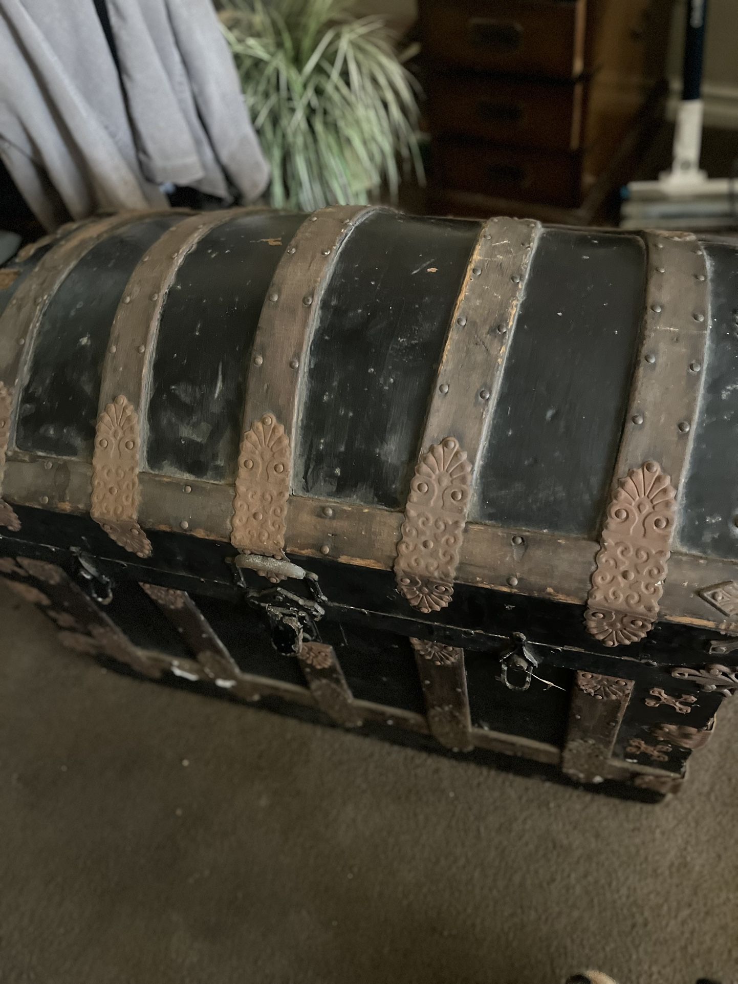 Antique Hump Back Steamer Travel Trunk Late 19th Early 20S