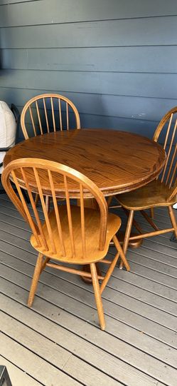 Oak dining table with 3 chairs