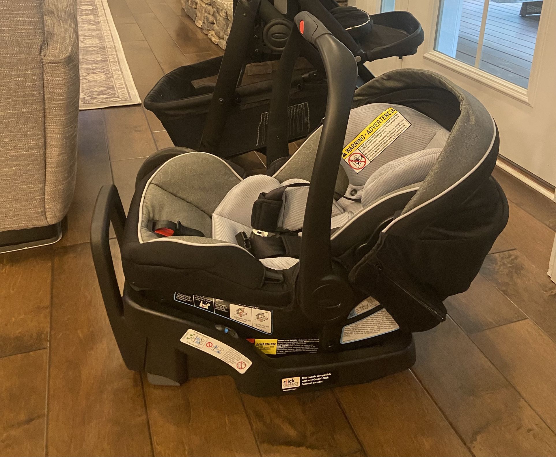  Graco Snugride Snuglock car seat **stroller NOT Included but willing to sell.**